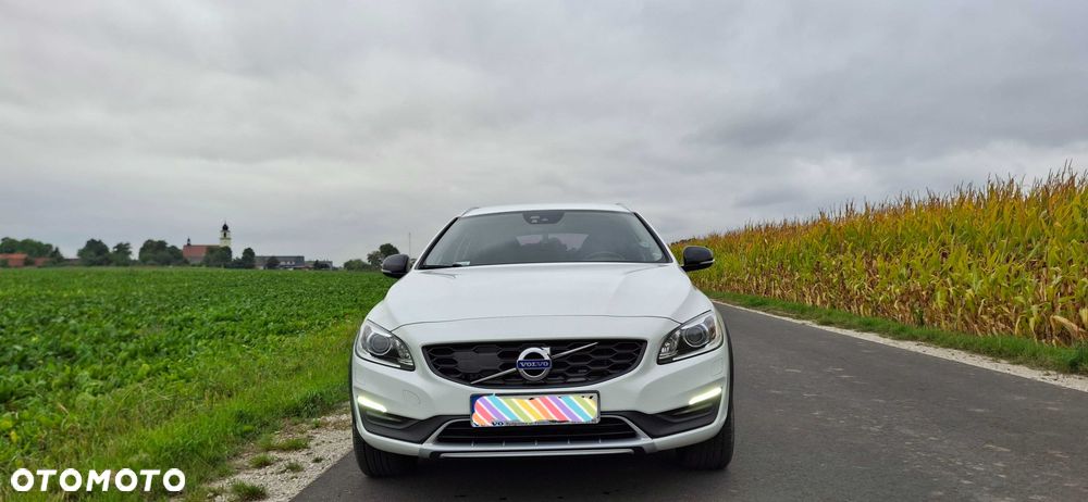 Volvo V60 Cross Country - 1