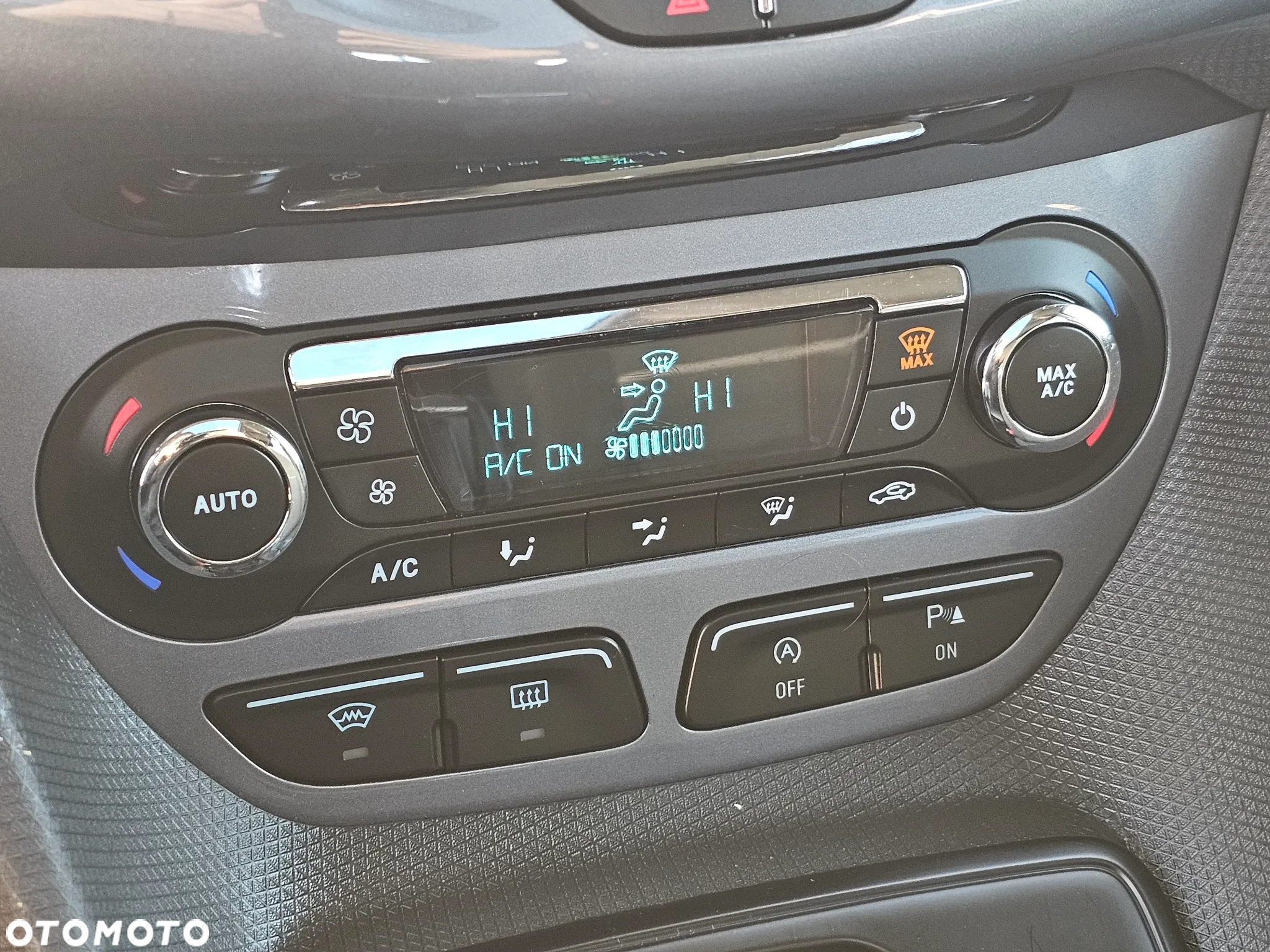 Ford Tourneo Connect Grand - 27