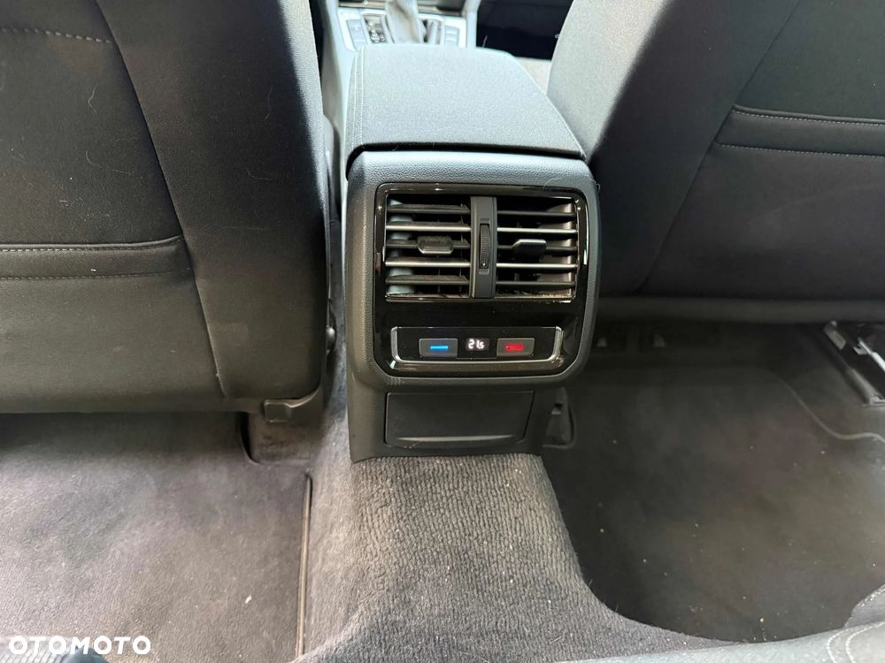 Volkswagen Passat 2.0 TDI SCR DSG Comfortline - 13