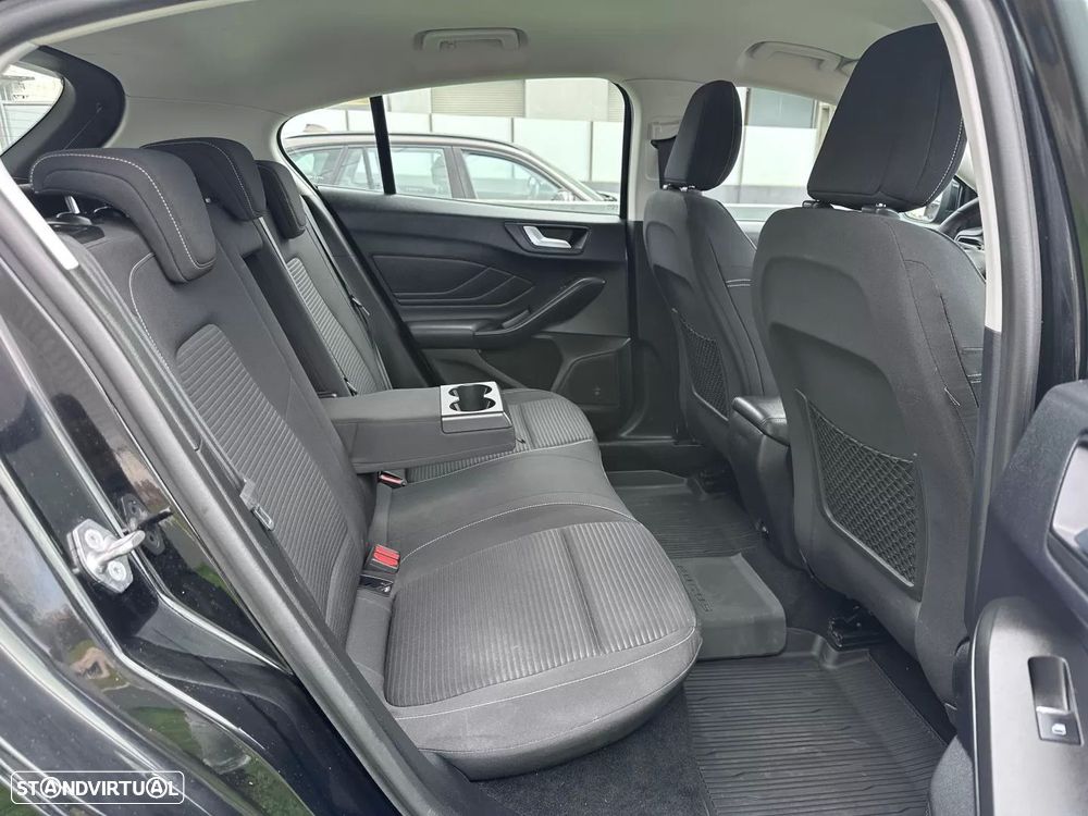 Ford Focus 1.0 EcoBoost S&S TITANIUM - 26