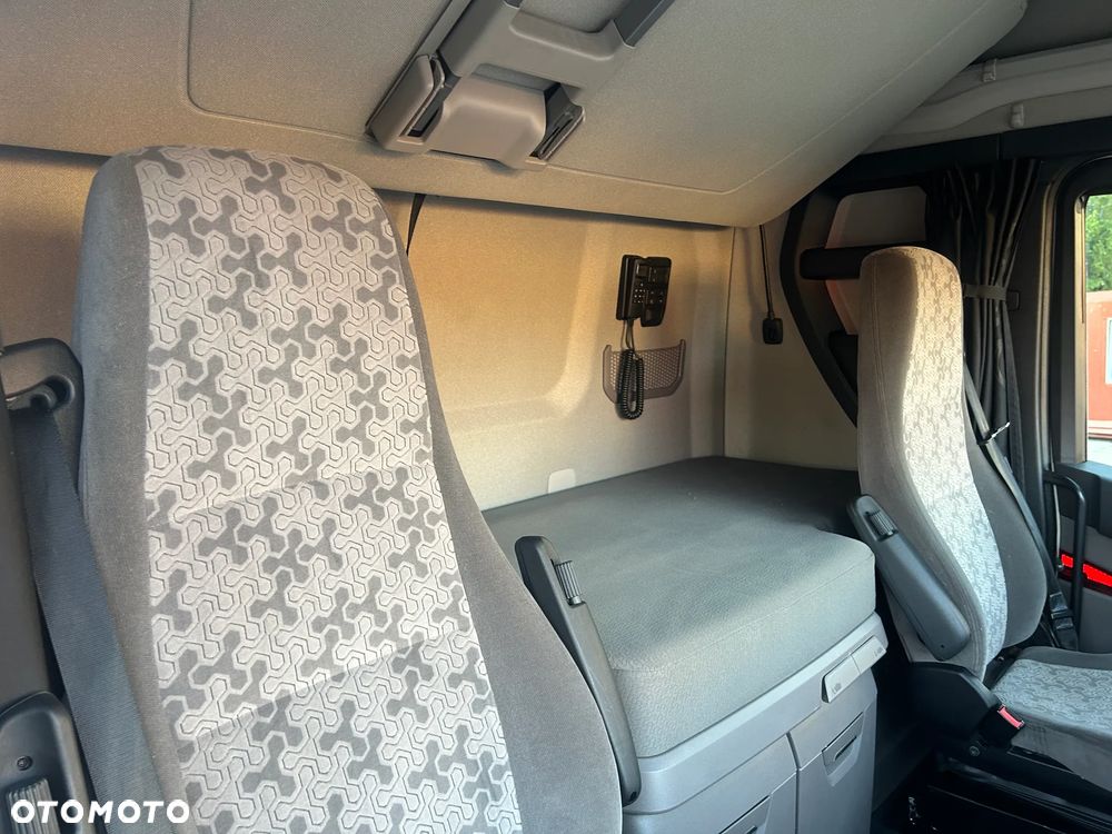 Scania S450 RETARDER / LED / NAWIGACJA / WIRTUALNE ZEGARY / 2 ZBIORNIKI PALIWOWE / LODÓWKA / PRZEBIEG 756 TYS. KM / SCANIA z POLSKIEGO SALONU / 2020 ROK !! - 38
