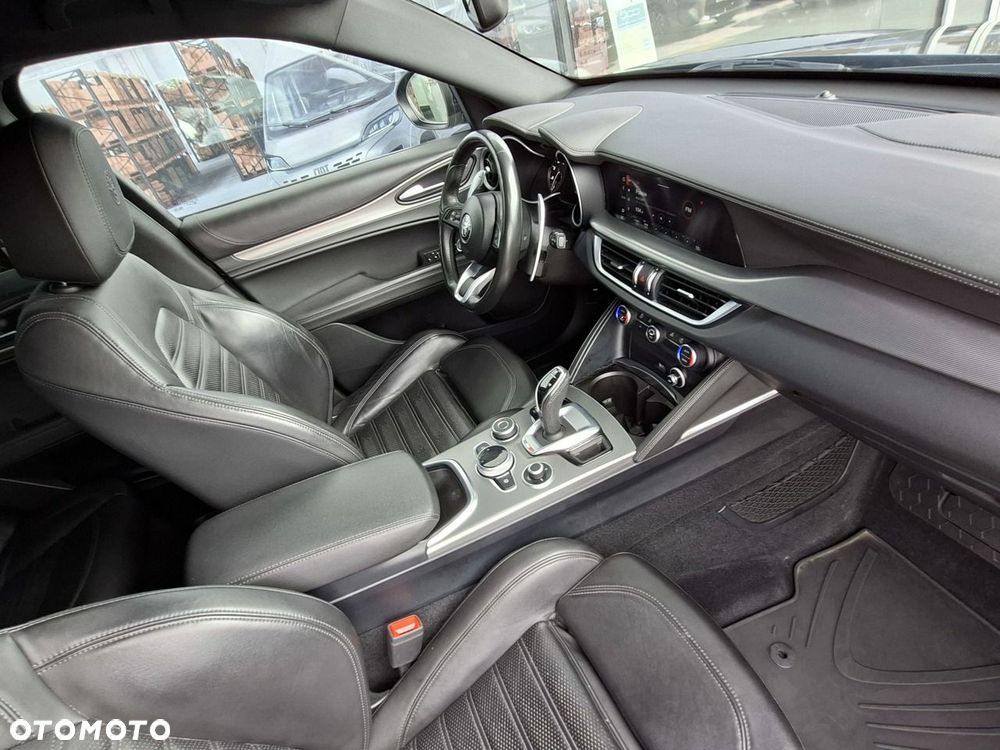 Alfa Romeo Stelvio - 15