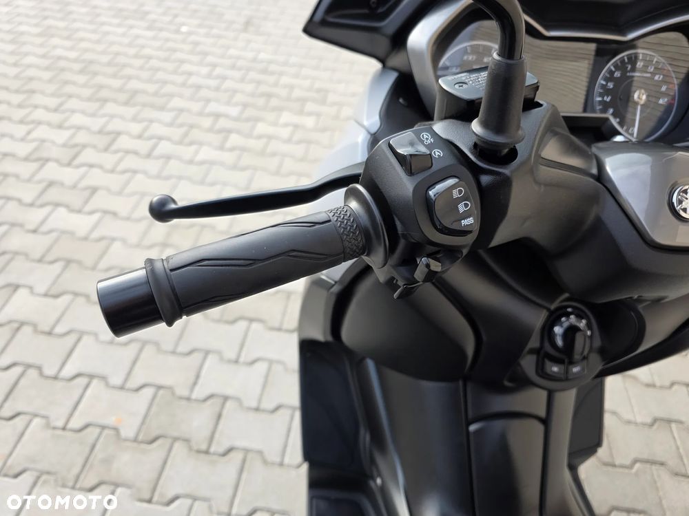 Yamaha X-max - 18