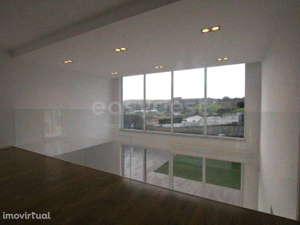 Moradia T4 Contemporânea com Piscina Aquecida na Lourinhã Elegância... - Grande imagem: 4/23