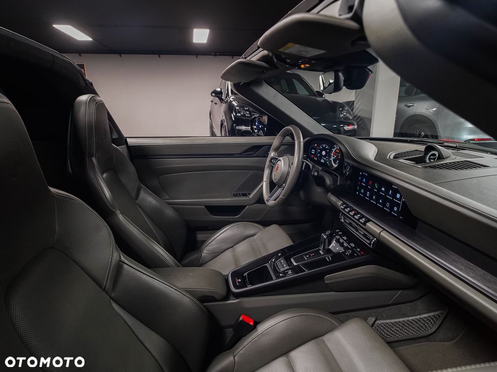 Porsche 911 Targa 4 GTS - 25