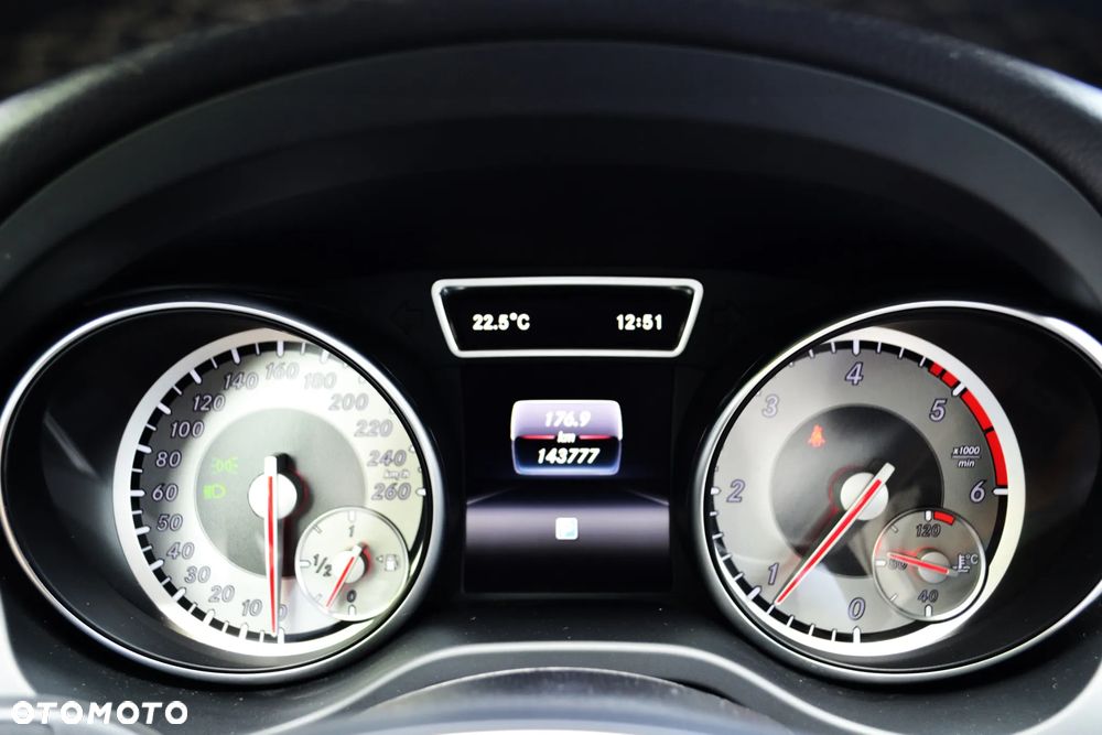 Mercedes-Benz GLA 180 d Activity Edition - 35
