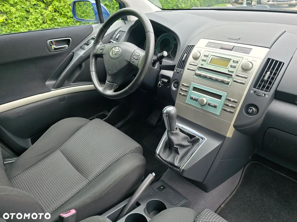 Toyota Corolla Verso 2.2 D-4D X - 19