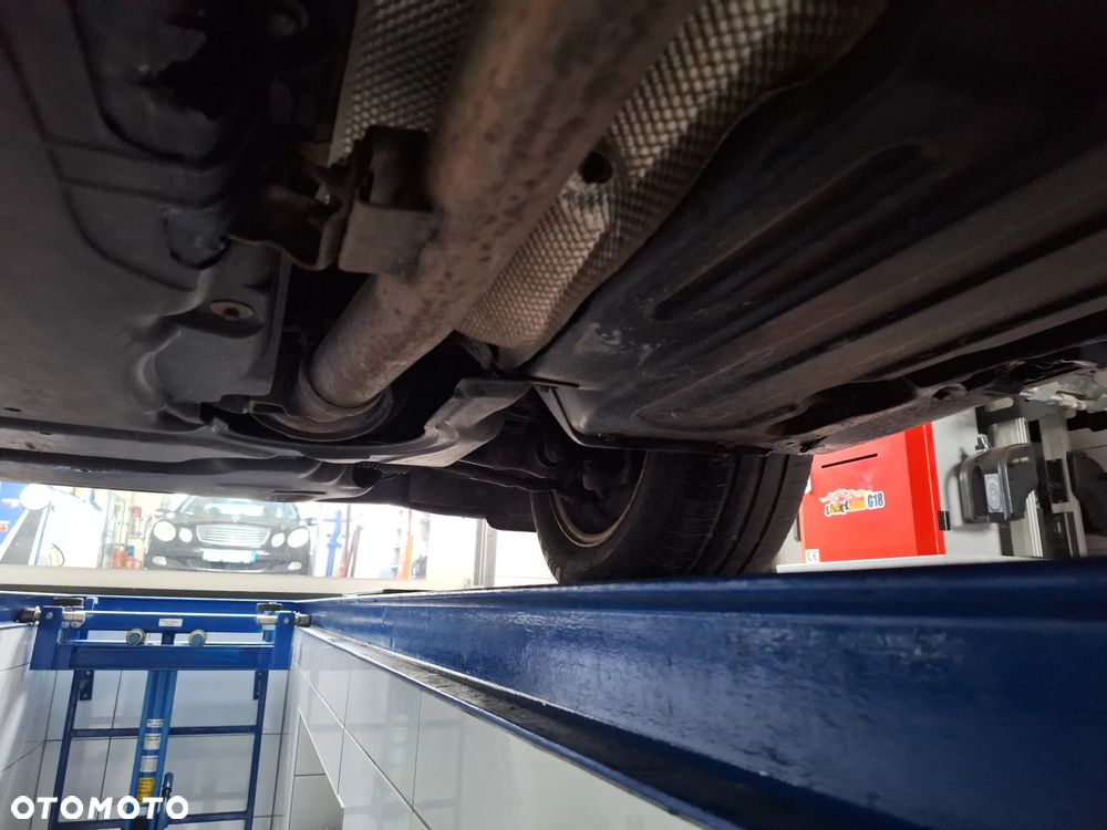 Mercedes-Benz Klasa E 220 CDI Classic DPF - 36