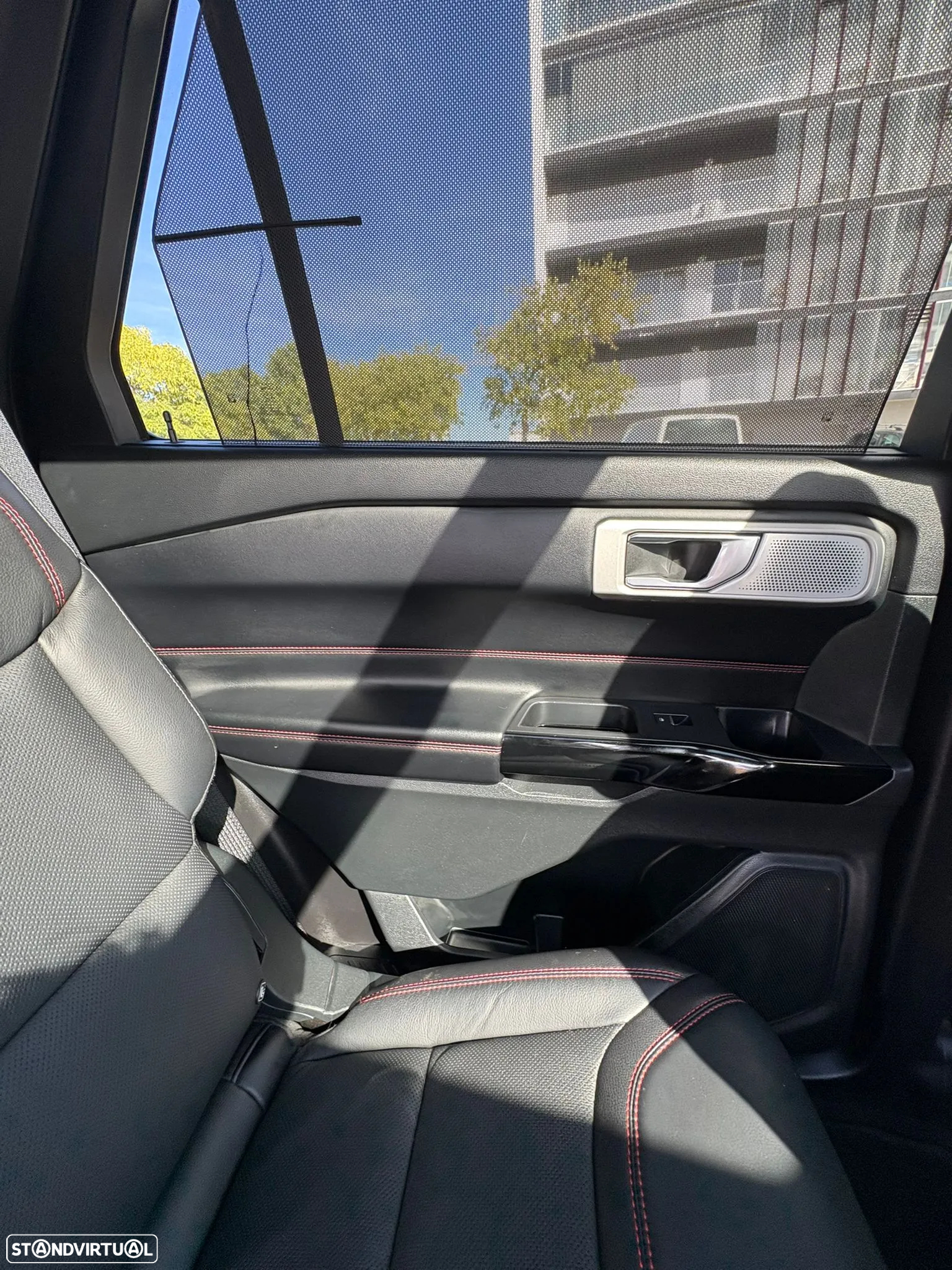 Ford Explorer 3.0 EcoBoost PHEV ST-Line - 33
