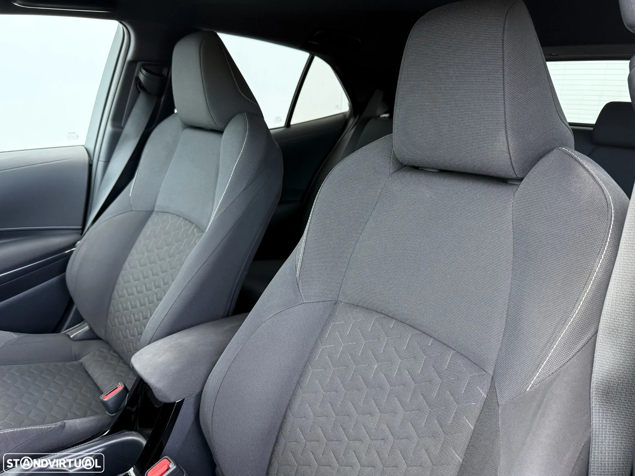 Toyota Corolla 1.8 Hybrid Comfort+P.Sport - 27