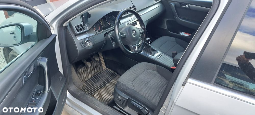 Volkswagen Passat 2.0 TDI Comfortline - 8