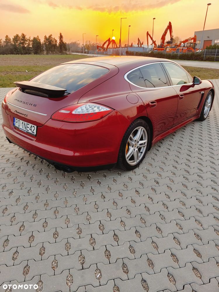Porsche Panamera 4S - 9