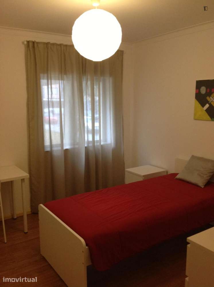 Quarto - localizado em Sé de Braga e São Lázaro Braga - Grande imagem: 2/8