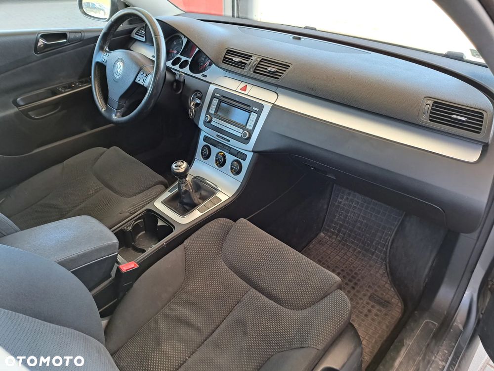 Volkswagen Passat - 17