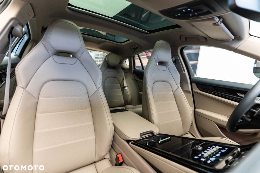 Porsche Panamera 4 E-Hybrid PHEV - 15
