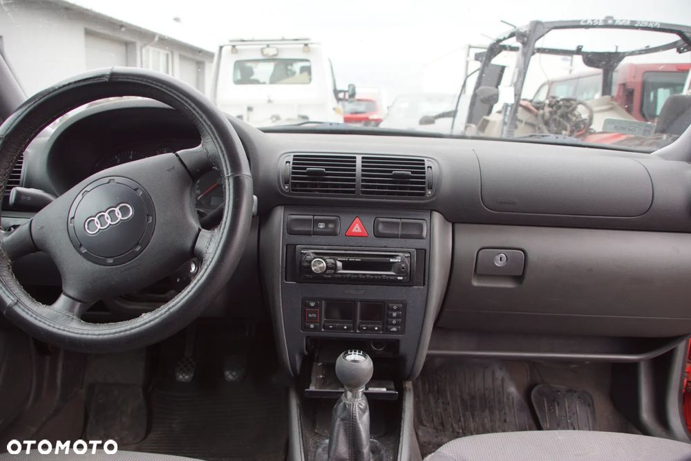 Auto na części - Audi A3 8L 1.6 8V 101 KM APF DUU LY3F 2000R Silnik Skrzynia Drzwi Maska Błotnik Klapa Lampa Lusterko Klamka Szyba Deska Kokpit Sterownik Moduł Czujnik Licznik Panel Kierownica - 15