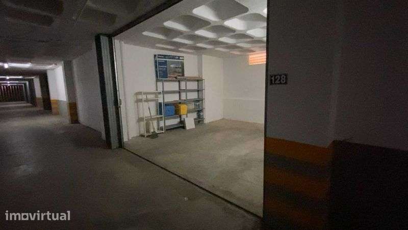 Aluga-se Garagem Fechada na Praia da Rocha - Grande imagem: 5/6