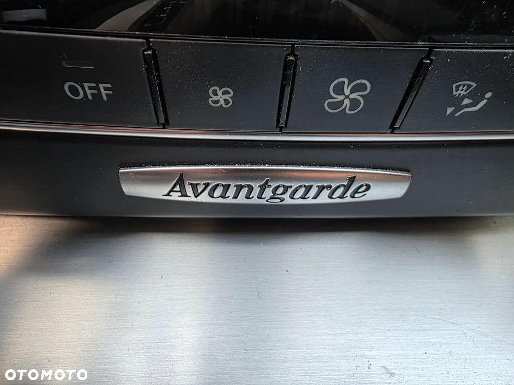 Mercedes-Benz Klasa C 180 T (BlueEFFICIENCY) 7G-TRONIC Avantgarde - 19