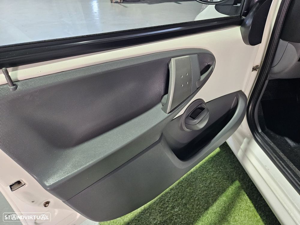 Peugeot 107 1.0 Trendy 2 Tronic - 8