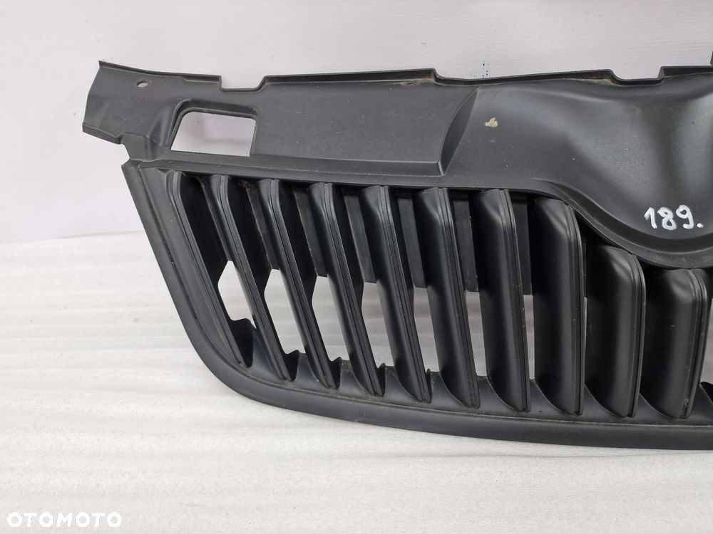 SKODA FABIA II LIFT 10- ATRAPA / GRILL PRZEDNI PRZÓD , NR 5J0853668B , NR AUKCJI GR189 - 3