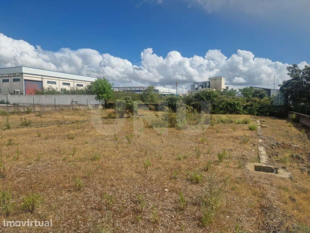 Terreno Industrial com 1.031 m2 em Arraiolos - Localização Premium - Grande imagem: 4/13