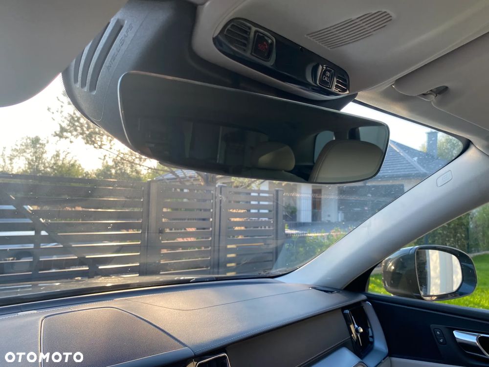 Volvo XC 60 D4 AWD Geartronic Momentum - 24