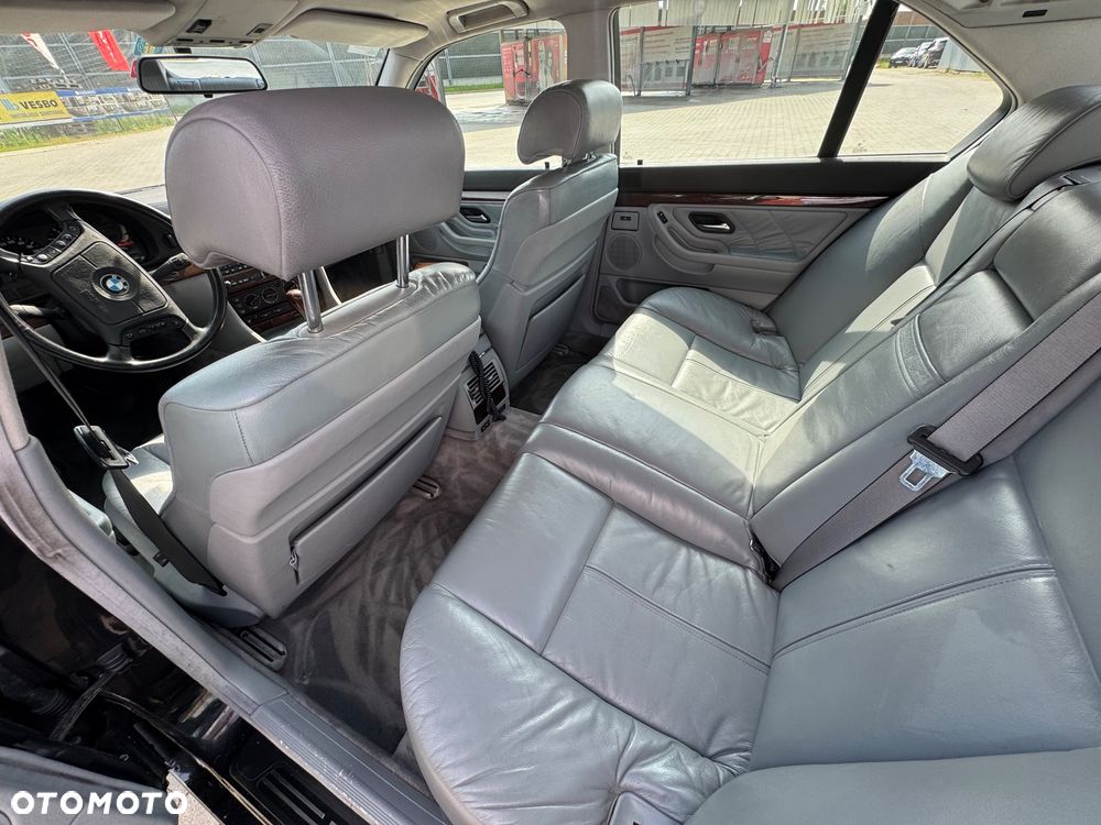 BMW Seria 7 - 12