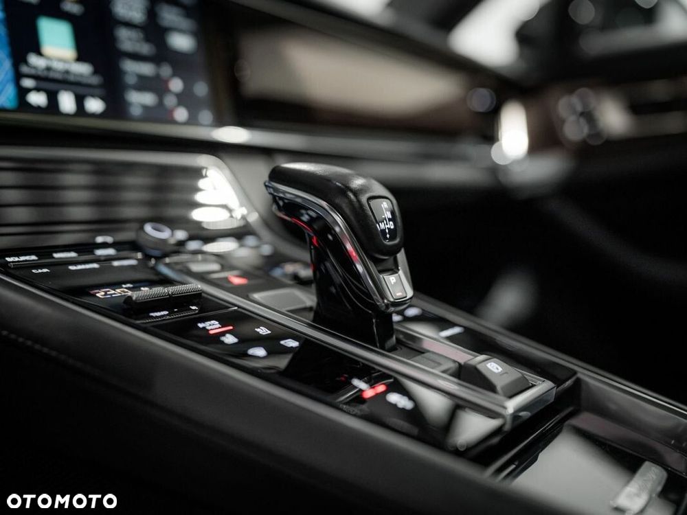 Porsche Panamera 4 E-Hybrid 10 Years Edition - 31