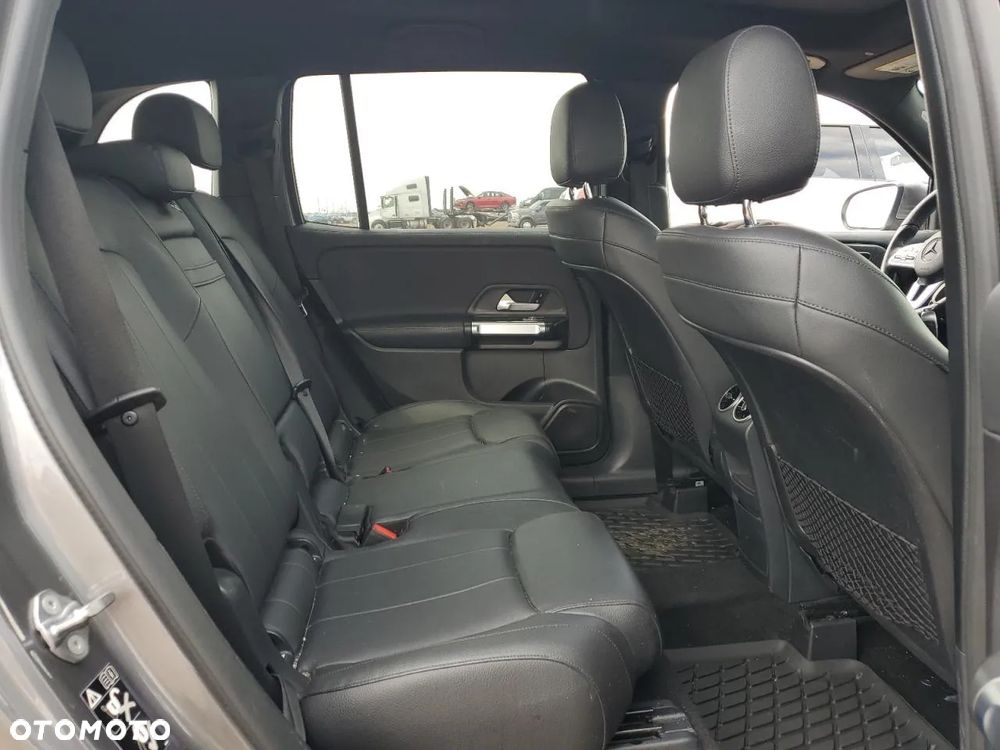 Mercedes-Benz GLB 250 4Matic 8G-DCT - 11