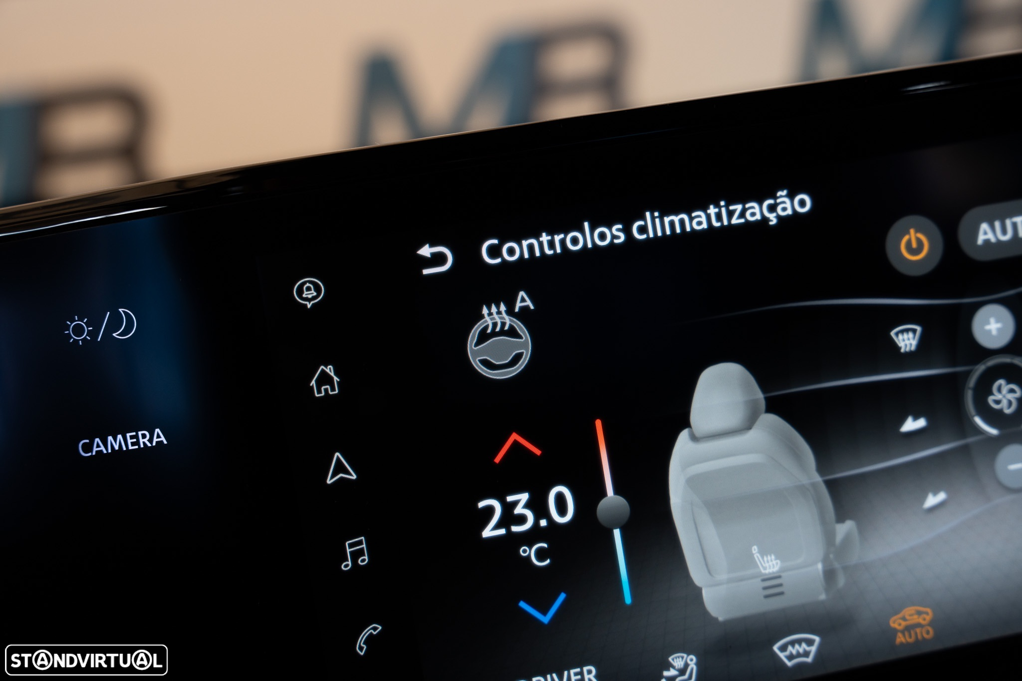 Nissan Ariya 63 kWh Advance Carr. 22kW + Teto Panorâmico - 25
