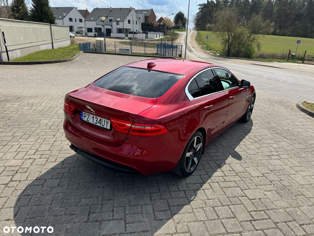 Jaguar XE ver-2-0-d-awd-portfolio - 6
