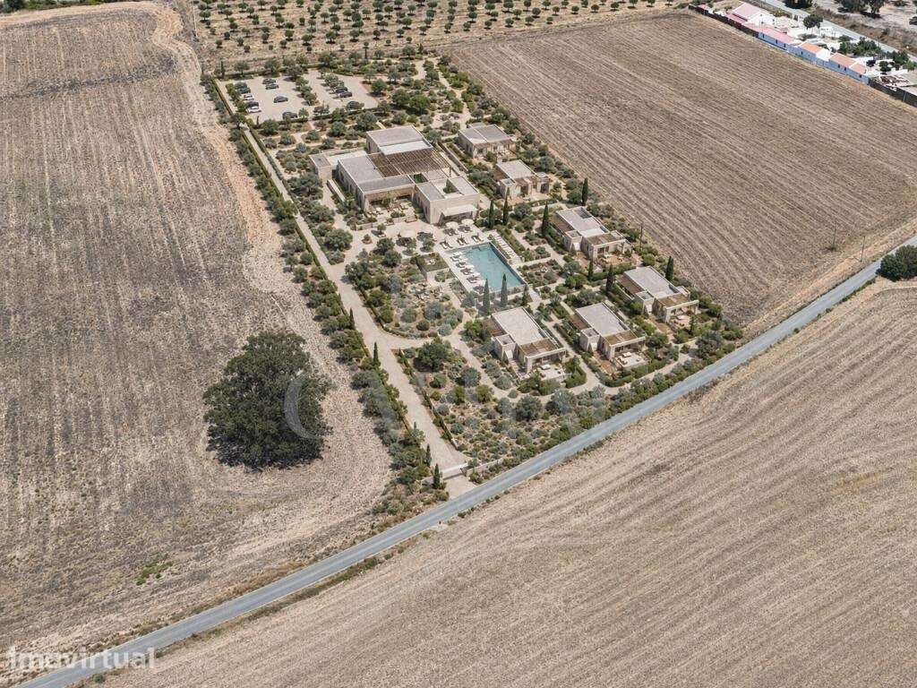 Terreno de 16.250m2 com licença de construção - Grande imagem: 2/20