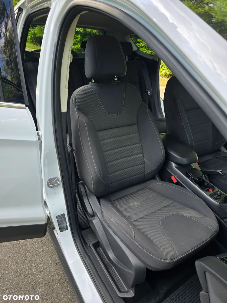 Ford Kuga 2.0 TDCi 2x4 Titanium - 22
