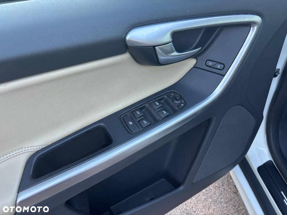 Volvo XC 60 T6 AWD Drive-E Momentum - 17