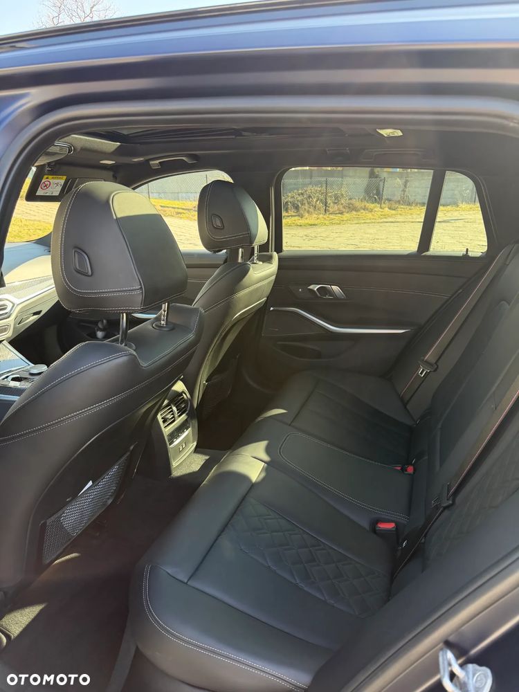 BMW Seria 3 330e xDrive M Sport - 32