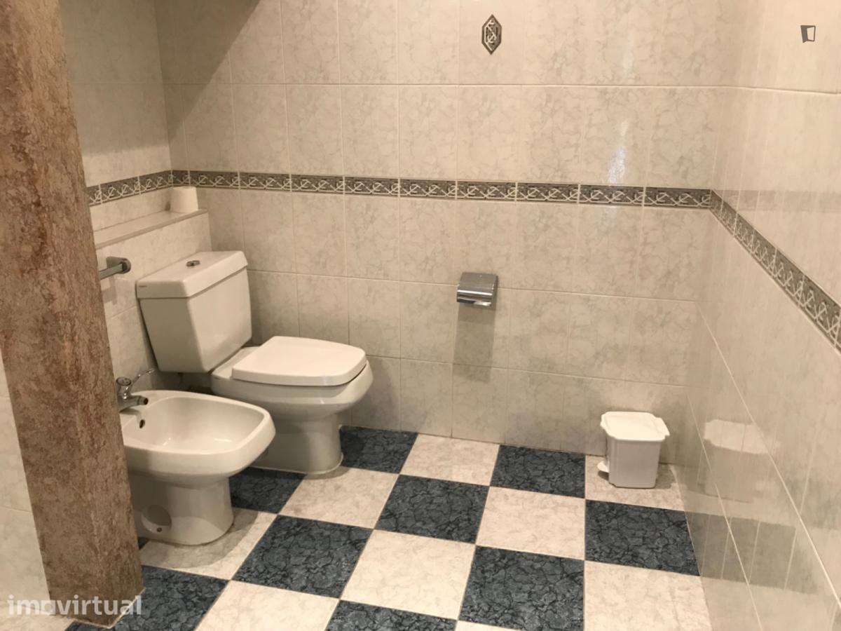 Quarto - localizado em Alameda Lisbon - Grande imagem: 4/35
