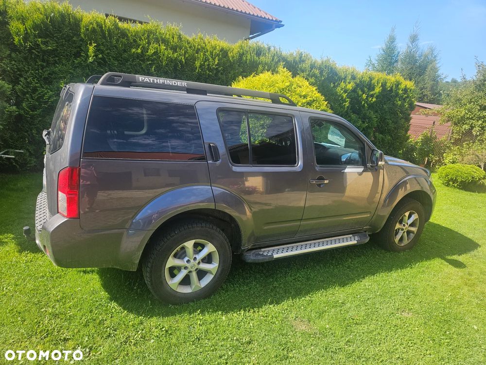Nissan Pathfinder 2.5 D LE EU5 - 1