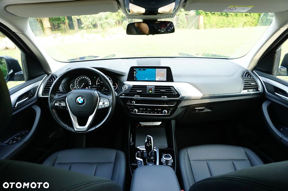BMW X3 xDrive20i Advantage - 27