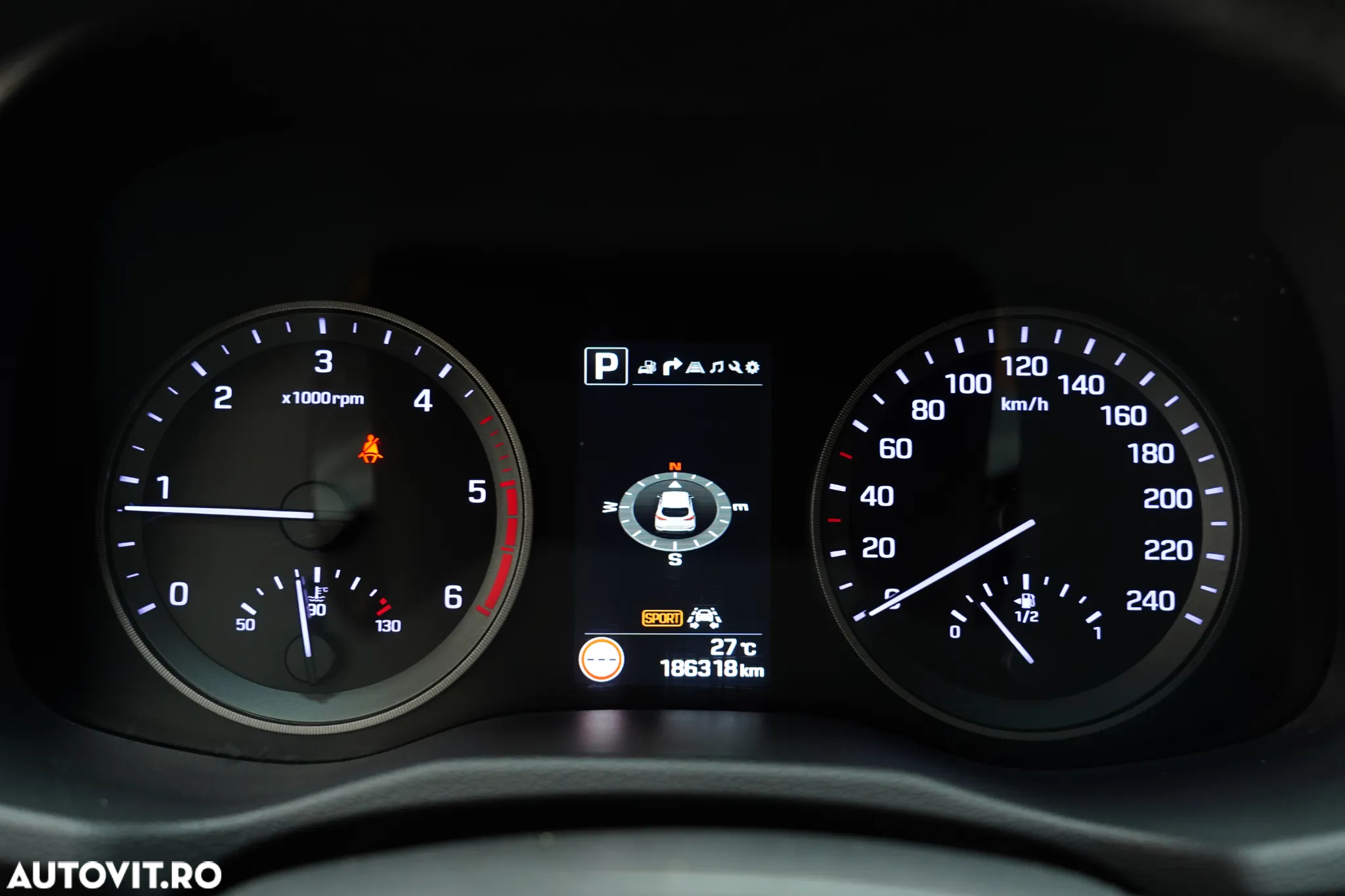 Hyundai Tucson blue 1.7 CRDi 2WD DCT Premium - 29