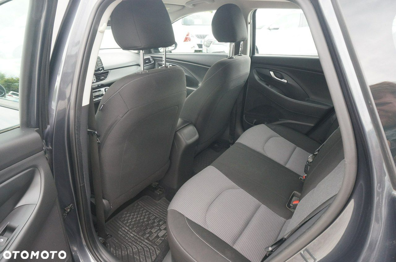 Hyundai i30 1.6 D Classic + DCT - 23