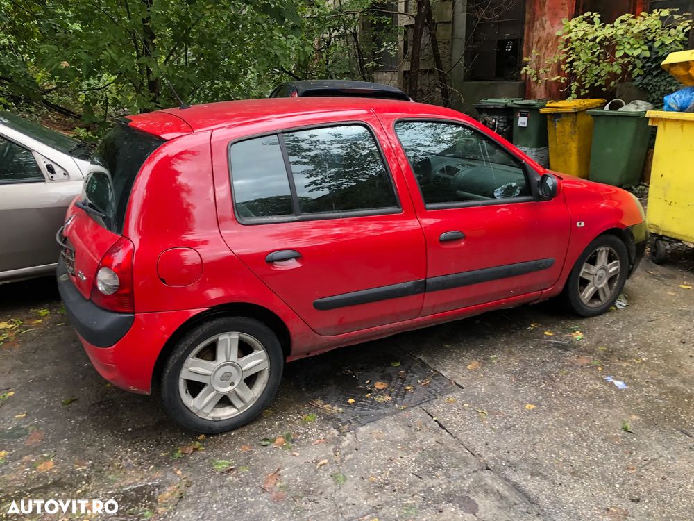 Dezmembrez Renault Clio rosu an 2005 1,5 DCI - 4
