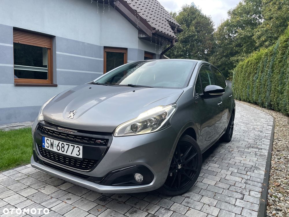 Peugeot 208 - 8