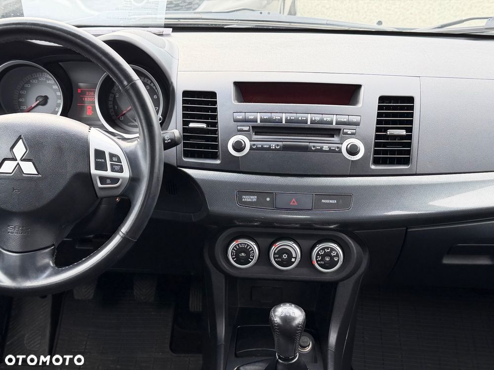 Mitsubishi Lancer 1.8 Intense - 28