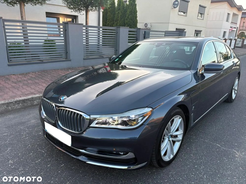 BMW Seria 7 740e iPerformance - 31