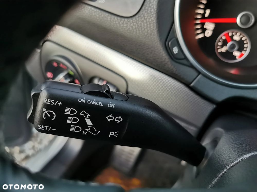 Volkswagen Golf - 33