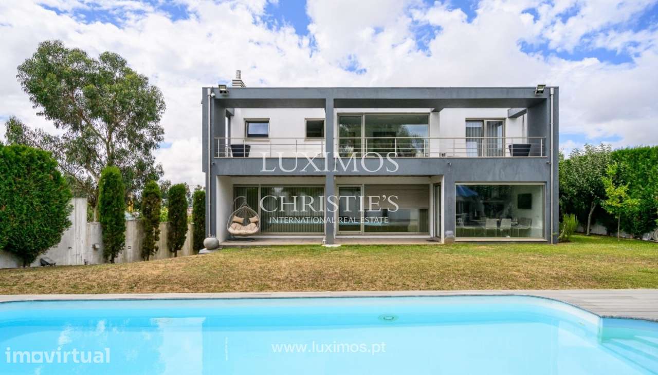 Moradia V5 com piscina e jardim, para venda, na Maia - Grande imagem: 2/25