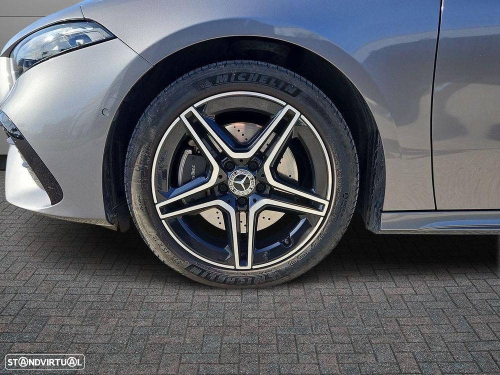 Mercedes-Benz A 250 e AMG Line - 11