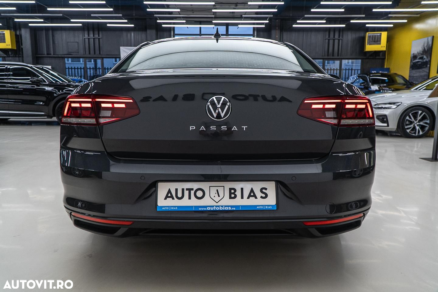 Volkswagen Passat 2.0 TDI DSG Comfortline - 26