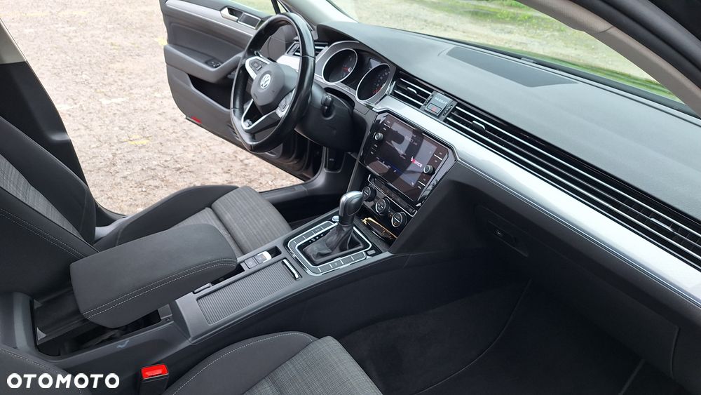 Volkswagen Passat 1.6 TDI SCR DSG Comfortline - 19