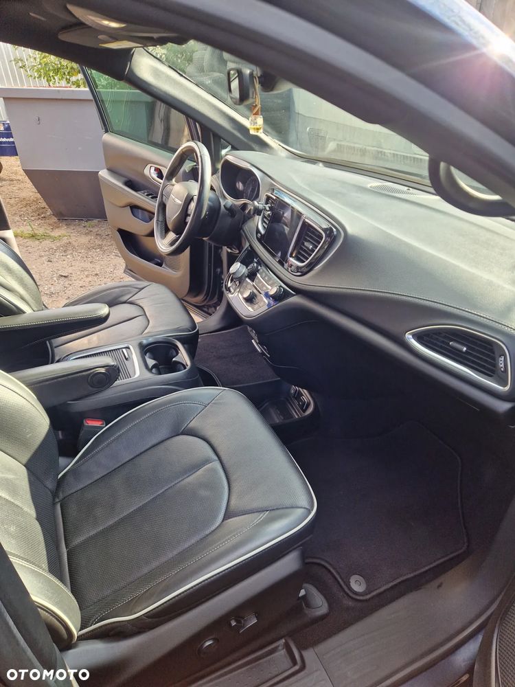 Chrysler Pacifica - 13